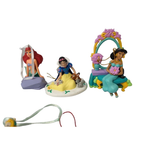 Lot Of Seasonal Disneyana Ornaments And Snowglobe Tigger, Mickey, Ariel, Jasmine - Picture 3 of 7